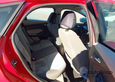 2013 Ford Focus Se z USA, uszkodzony, nr VIN 1FADP3K28DL186748